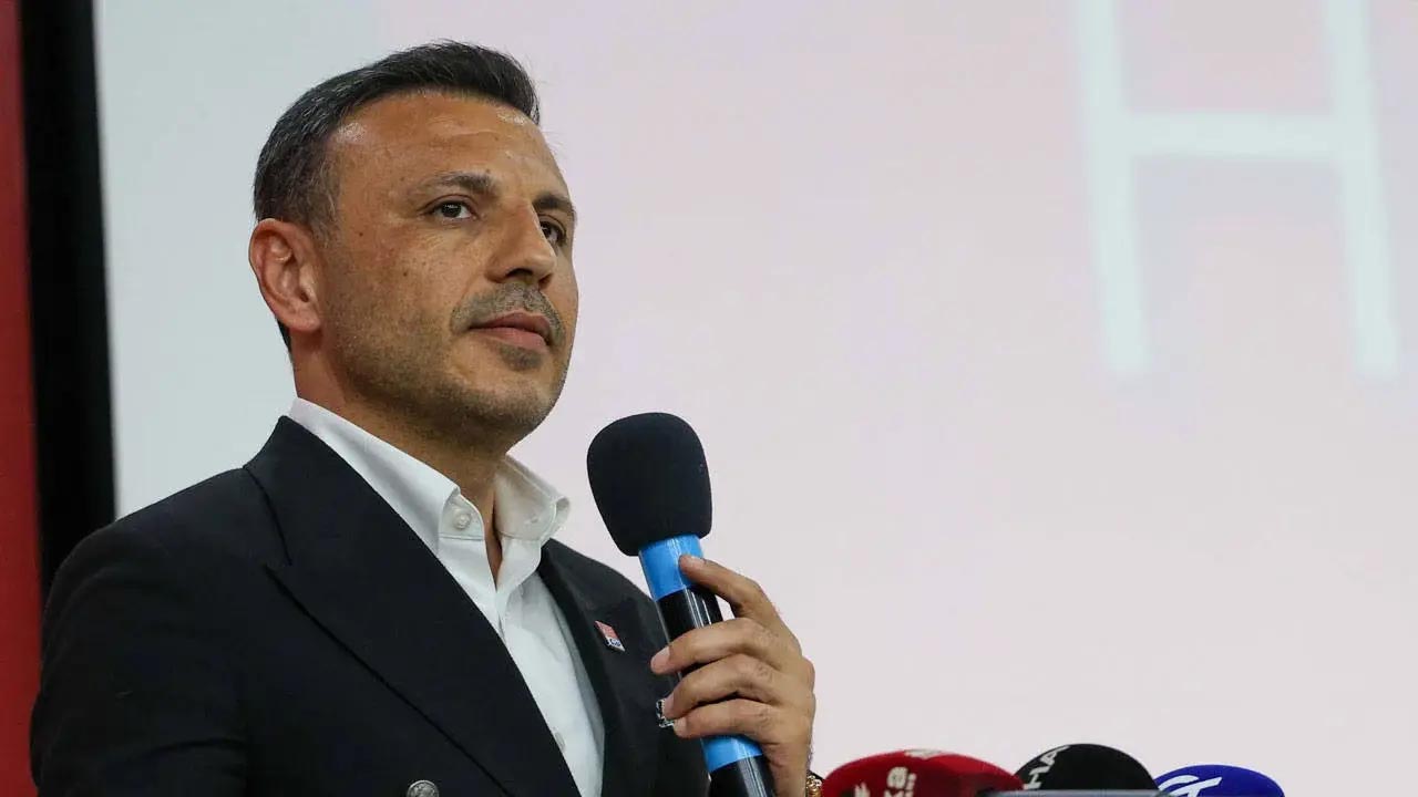 Özgür Çelik Biyografi